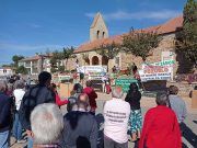 Vecinos de la comarca protestaban ayer contra las macrogranjas de Pozuelo y Faramontanos, y advierten que ya hay problemas con el purín