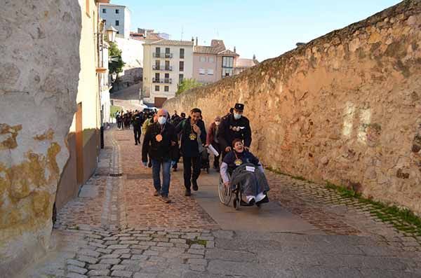 La Policía Nacional de Zamora y usuarios de la Residencia Virgen del Yermo han recorrido el Camino de Santiago a su paso por Zamora 2