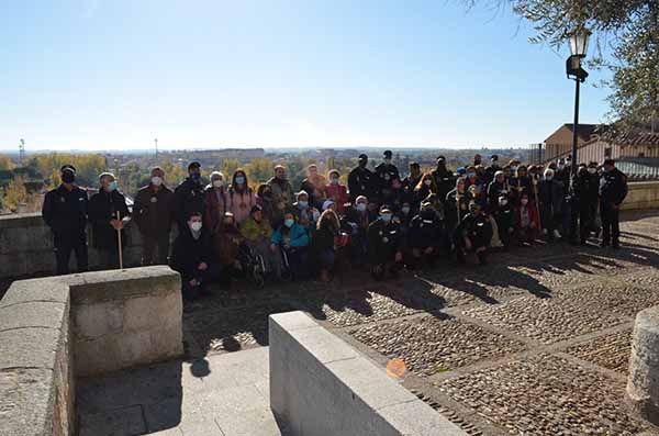 La Policía Nacional de Zamora y usuarios de la Residencia Virgen del Yermo han recorrido el Camino de Santiago a su paso por Zamora 3