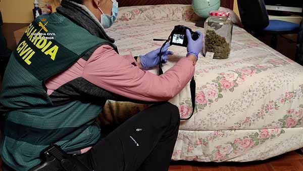 La Guardia Civil detiene a 4 personas, como supuestos autores de un delito de tráfico de drogas 4