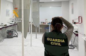 La Guardia Civil procede a la detención de dos personas como supuestas autoras de un delito de hurto y a la investigación de una tercera por receptación