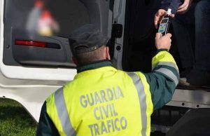 La Guardia Civil investiga a dos personas como supuestas autoras de delitos de falsedad documental y contra la seguridad vial
