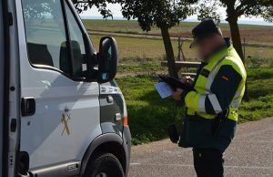 La Guardia Civil investiga a un conductor como supuesto autor de dos delitos contra la seguridad vial