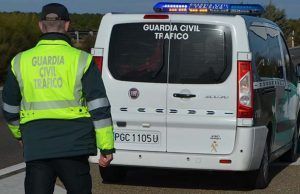 La Guardia Civil inmoviliza un vehículo que realizaba transporte escolar, tras duplicar su conductor la tasa de alcohol permitida