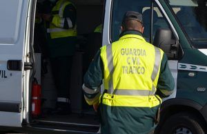 La Guardia Civil detiene a un conductor por los delitos de conducción temeraria, conducción bajo los efectos del alcohol y otras drogas y atentado a los agentes de la autoridad