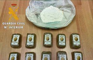 La Guardia Civil detiene a dos personas por un delito contra la salud pública por tráfico de drogas en la A66