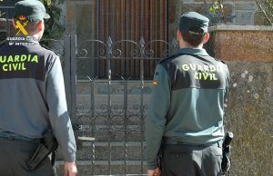 La Guardia Civil participa en el auxilio de varias personas de avanzada edad en el interior de su domicilio