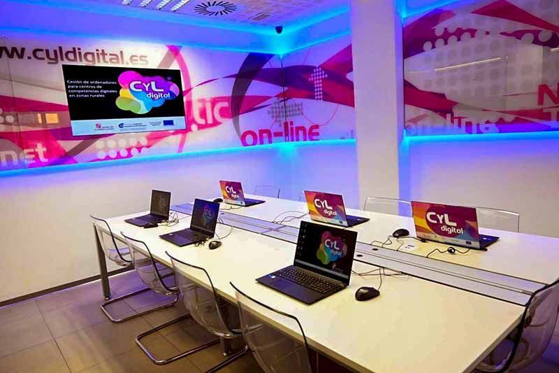 Programados 64 cursos de formación en competencias digitales durante el mes de abril en los Espacios CyL Digital 1