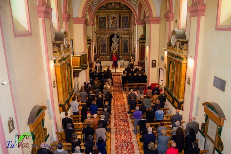La espléndida tarde de Viernes Santo hizo lucir la procesión del Santo Entierro 3