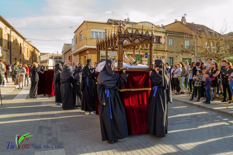 La espléndida tarde de Viernes Santo hizo lucir la procesión del Santo Entierro 10