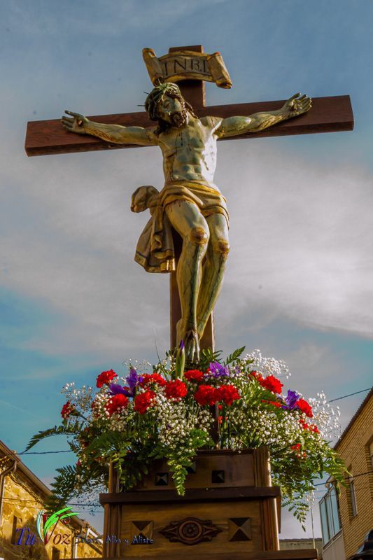 La espléndida tarde de Viernes Santo hizo lucir la procesión del Santo Entierro 97
