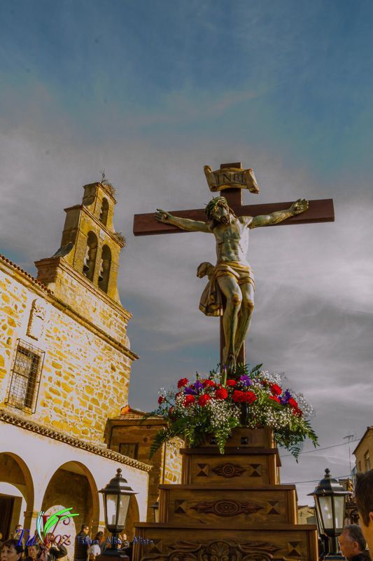 La espléndida tarde de Viernes Santo hizo lucir la procesión del Santo Entierro 98