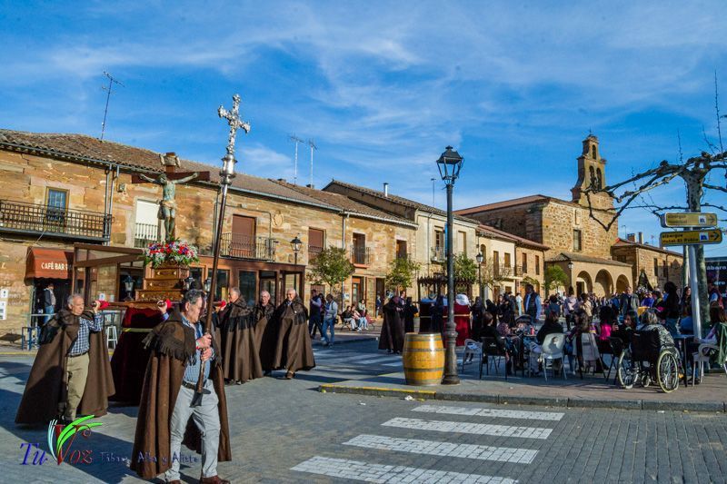 La espléndida tarde de Viernes Santo hizo lucir la procesión del Santo Entierro 14
