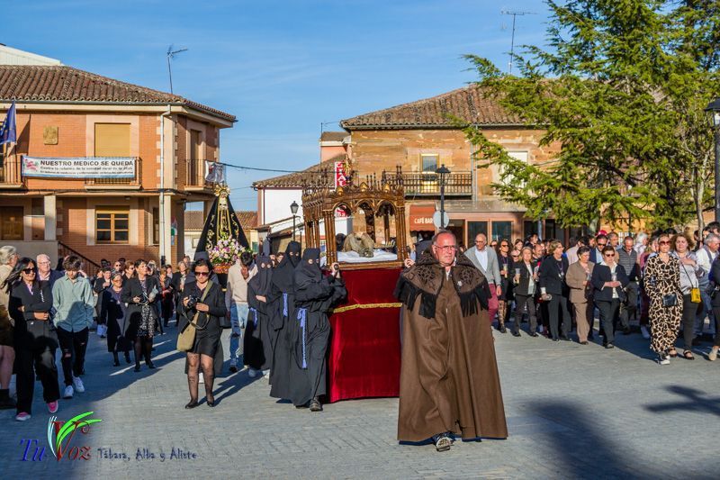 La espléndida tarde de Viernes Santo hizo lucir la procesión del Santo Entierro 19