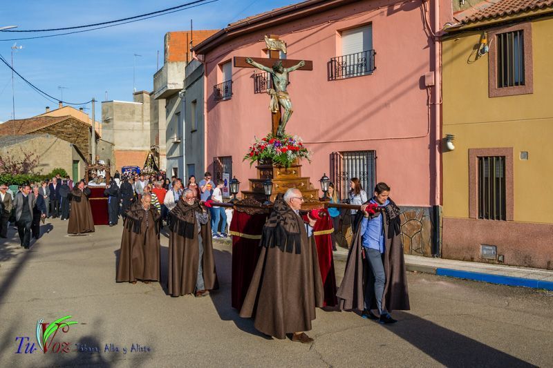 La espléndida tarde de Viernes Santo hizo lucir la procesión del Santo Entierro 20