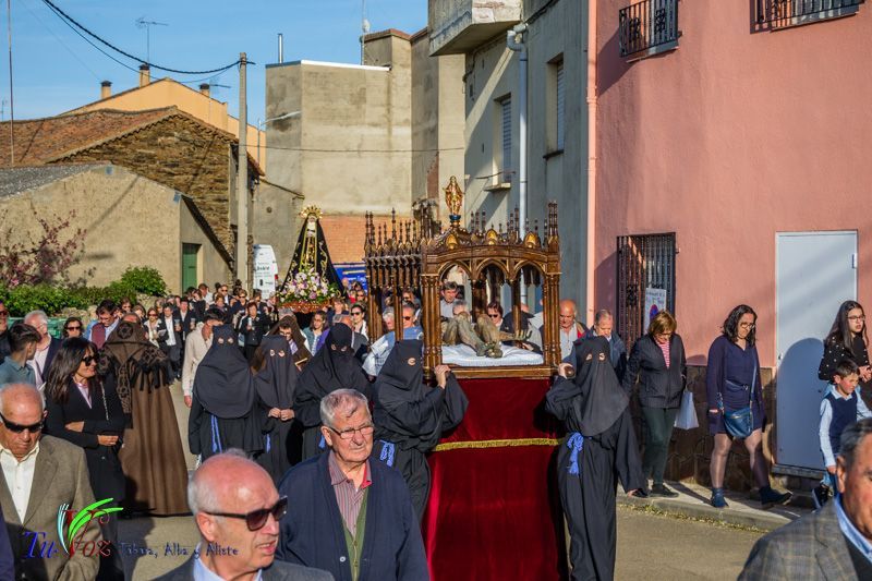 La espléndida tarde de Viernes Santo hizo lucir la procesión del Santo Entierro 21