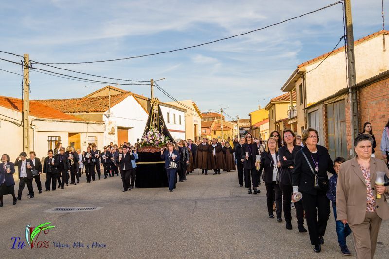La espléndida tarde de Viernes Santo hizo lucir la procesión del Santo Entierro 27