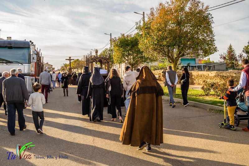 La espléndida tarde de Viernes Santo hizo lucir la procesión del Santo Entierro 29