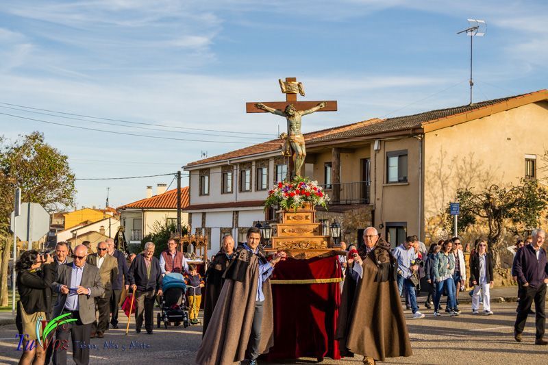 La espléndida tarde de Viernes Santo hizo lucir la procesión del Santo Entierro 31