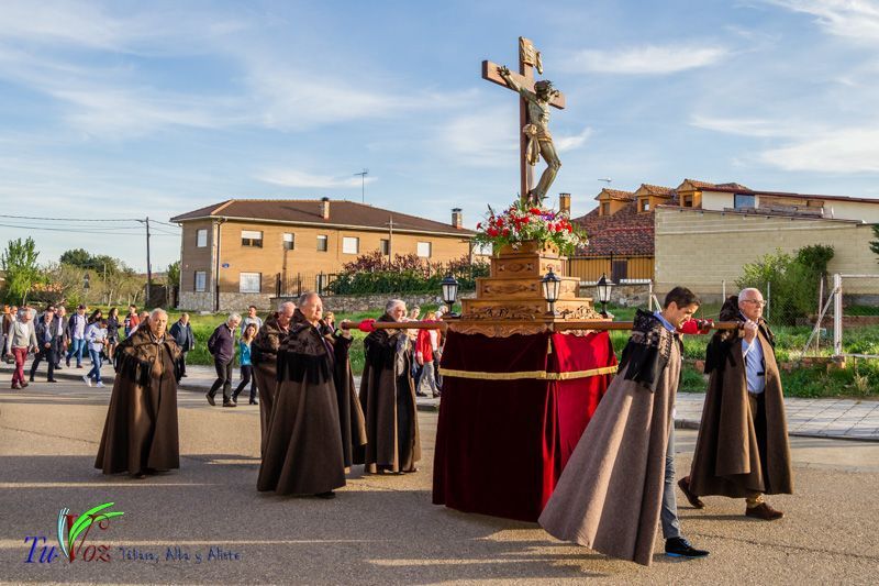 La espléndida tarde de Viernes Santo hizo lucir la procesión del Santo Entierro 33