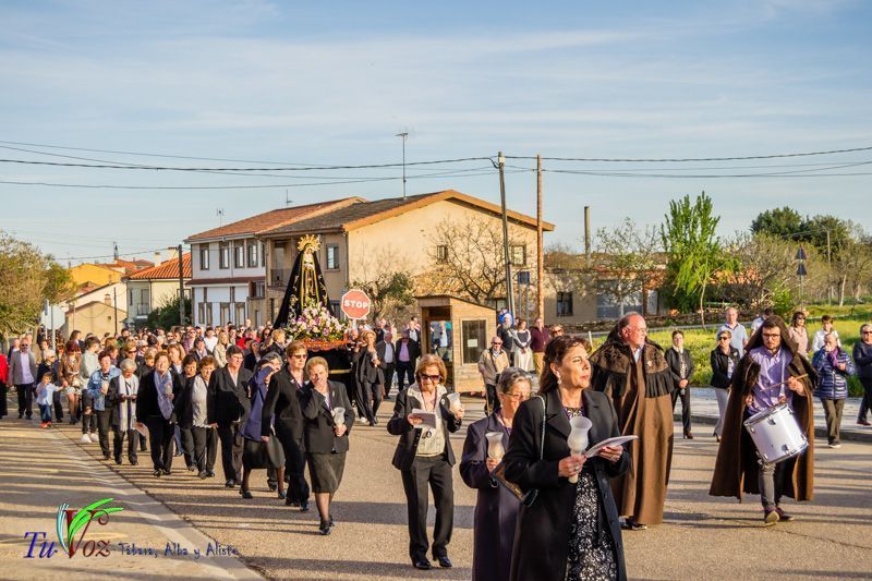 La espléndida tarde de Viernes Santo hizo lucir la procesión del Santo Entierro 34