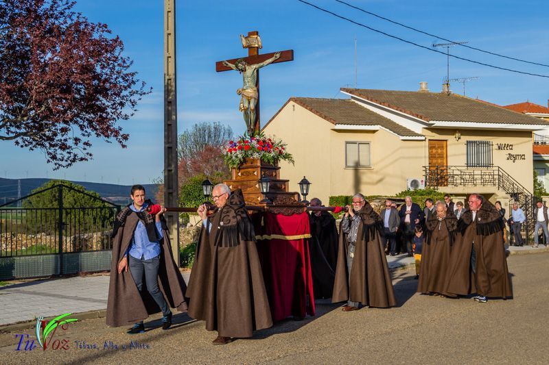 La espléndida tarde de Viernes Santo hizo lucir la procesión del Santo Entierro 40
