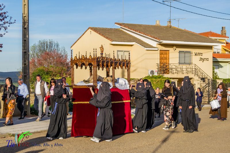 La espléndida tarde de Viernes Santo hizo lucir la procesión del Santo Entierro 42