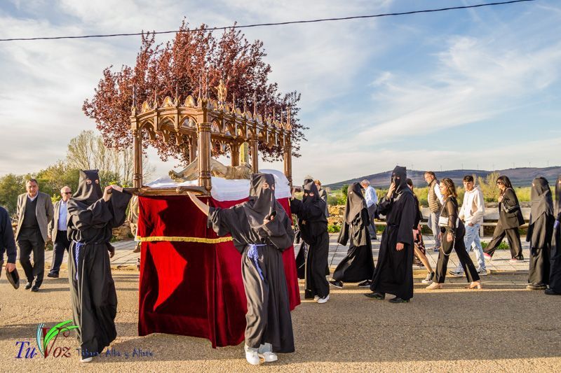 La espléndida tarde de Viernes Santo hizo lucir la procesión del Santo Entierro 43