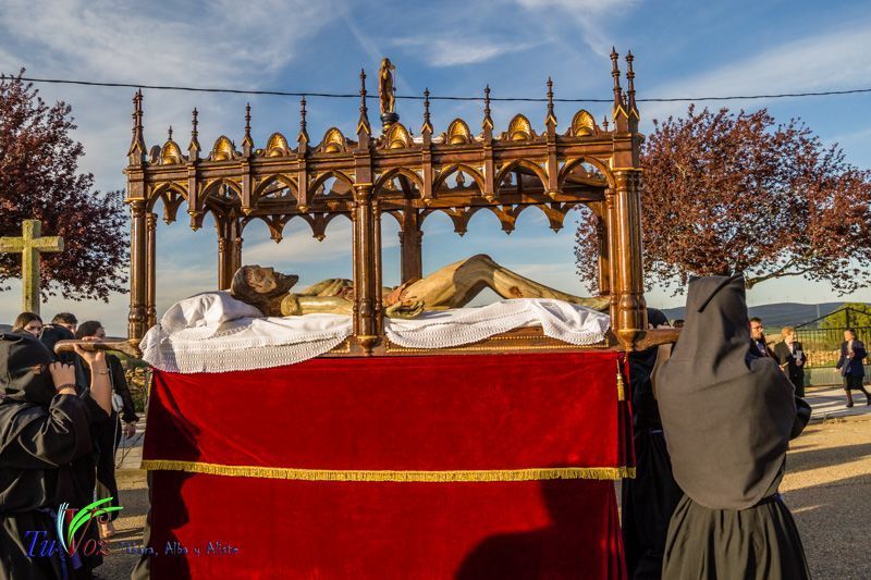 La espléndida tarde de Viernes Santo hizo lucir la procesión del Santo Entierro 44