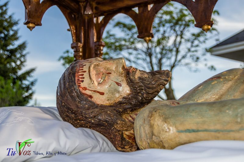 La espléndida tarde de Viernes Santo hizo lucir la procesión del Santo Entierro 49