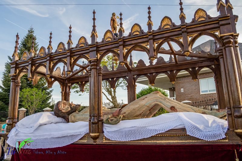 La espléndida tarde de Viernes Santo hizo lucir la procesión del Santo Entierro 50