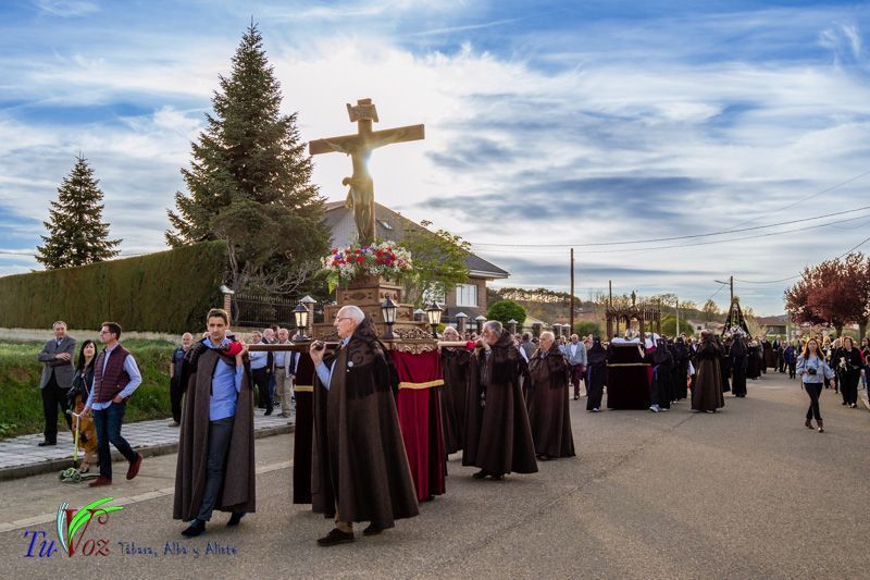 La espléndida tarde de Viernes Santo hizo lucir la procesión del Santo Entierro 51