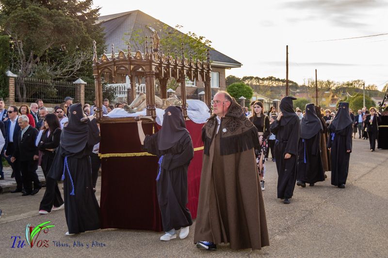 La espléndida tarde de Viernes Santo hizo lucir la procesión del Santo Entierro 53
