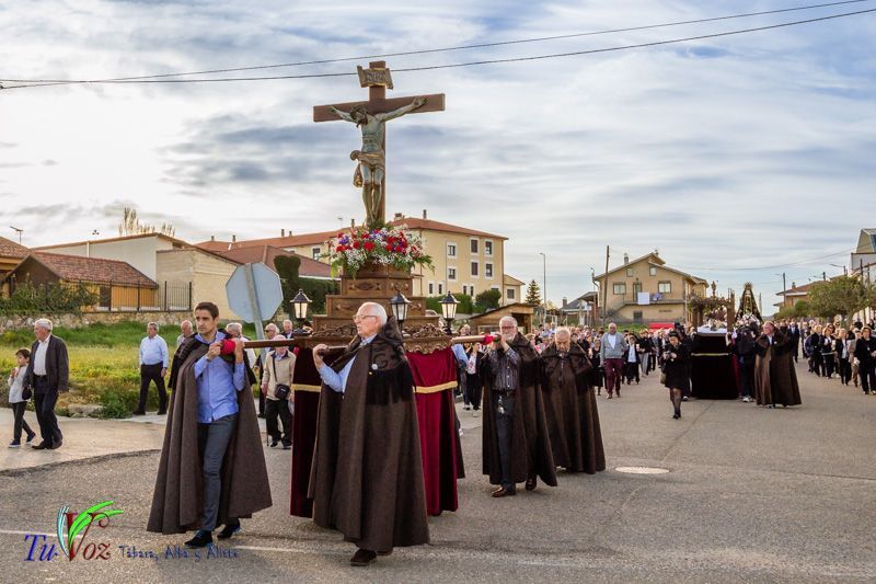 La espléndida tarde de Viernes Santo hizo lucir la procesión del Santo Entierro 55