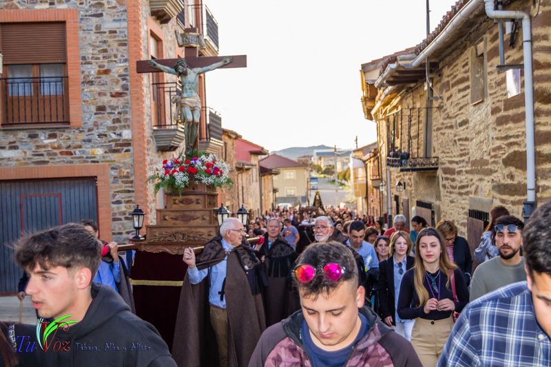 La espléndida tarde de Viernes Santo hizo lucir la procesión del Santo Entierro 63