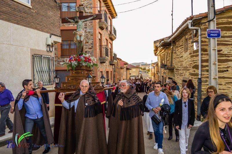 La espléndida tarde de Viernes Santo hizo lucir la procesión del Santo Entierro 64