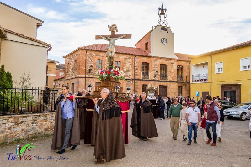 La espléndida tarde de Viernes Santo hizo lucir la procesión del Santo Entierro 66