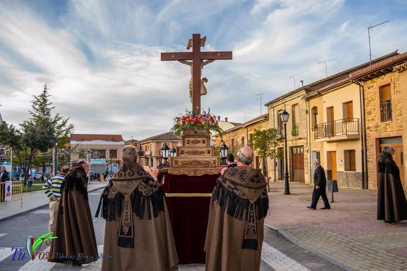 La espléndida tarde de Viernes Santo hizo lucir la procesión del Santo Entierro 68