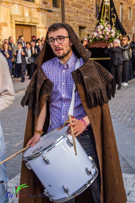 La espléndida tarde de Viernes Santo hizo lucir la procesión del Santo Entierro 99