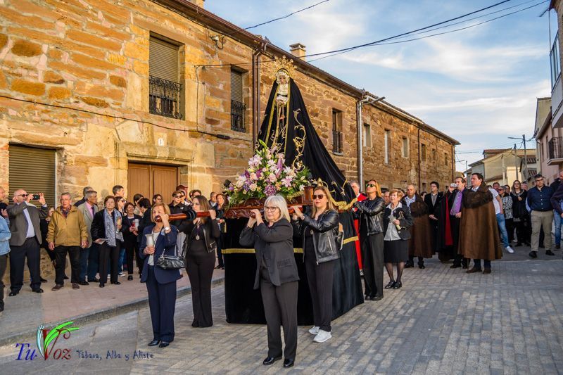 La espléndida tarde de Viernes Santo hizo lucir la procesión del Santo Entierro 69