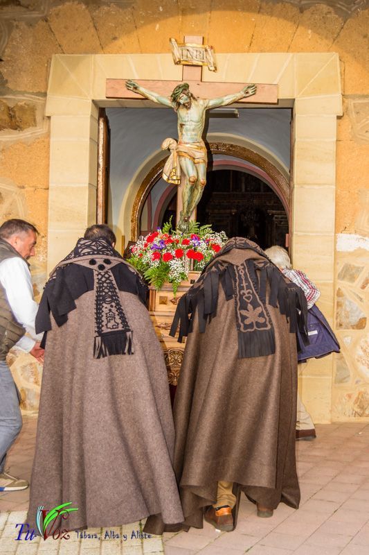 La espléndida tarde de Viernes Santo hizo lucir la procesión del Santo Entierro 100