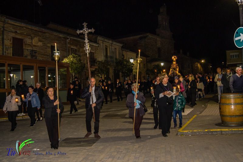 La espléndida tarde de Viernes Santo hizo lucir la procesión del Santo Entierro 73