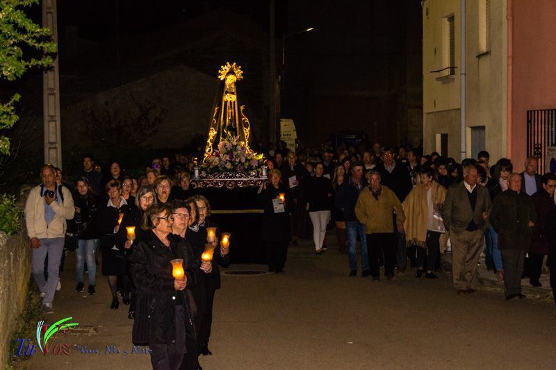 La espléndida tarde de Viernes Santo hizo lucir la procesión del Santo Entierro 78