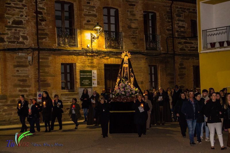 La espléndida tarde de Viernes Santo hizo lucir la procesión del Santo Entierro 86