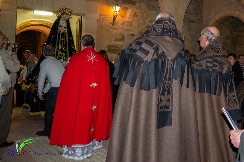 La espléndida tarde de Viernes Santo hizo lucir la procesión del Santo Entierro 94