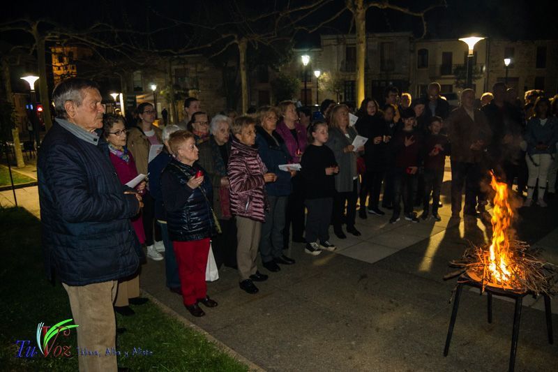 Numerosos fieles asistieron anoche a la Santa Vigilia Pascual en Tábara. 2