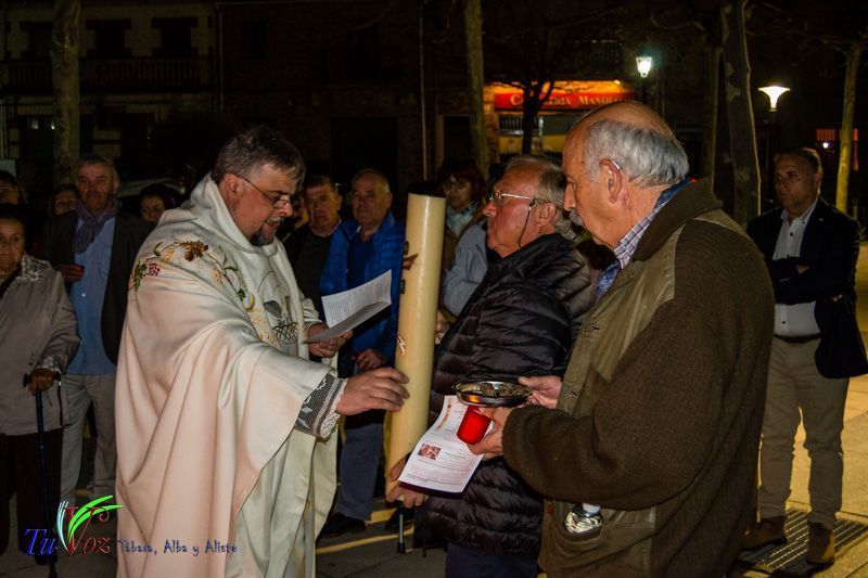 Numerosos fieles asistieron anoche a la Santa Vigilia Pascual en Tábara. 8