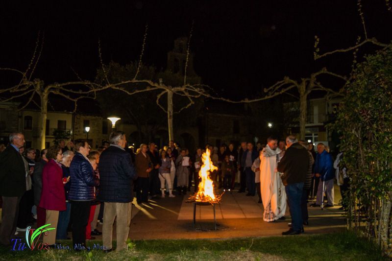 Numerosos fieles asistieron anoche a la Santa Vigilia Pascual en Tábara. 10