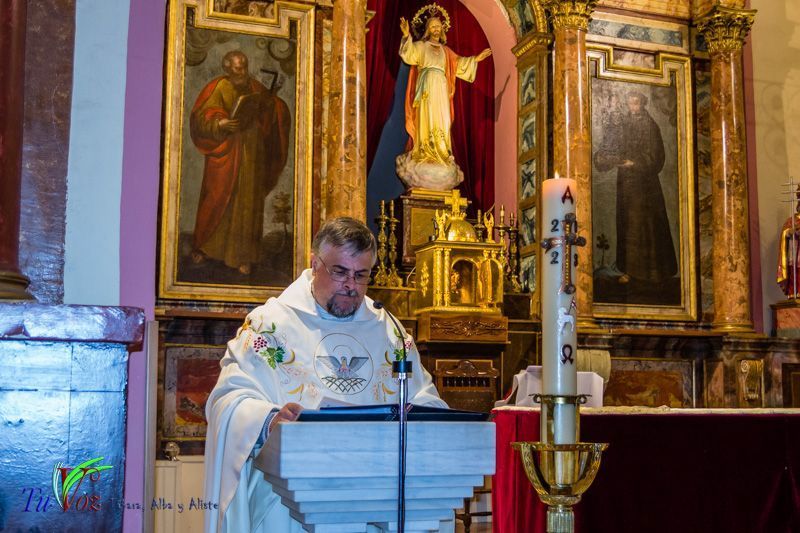Numerosos fieles asistieron anoche a la Santa Vigilia Pascual en Tábara. 20