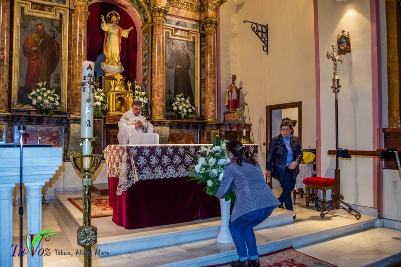 Numerosos fieles asistieron anoche a la Santa Vigilia Pascual en Tábara. 22